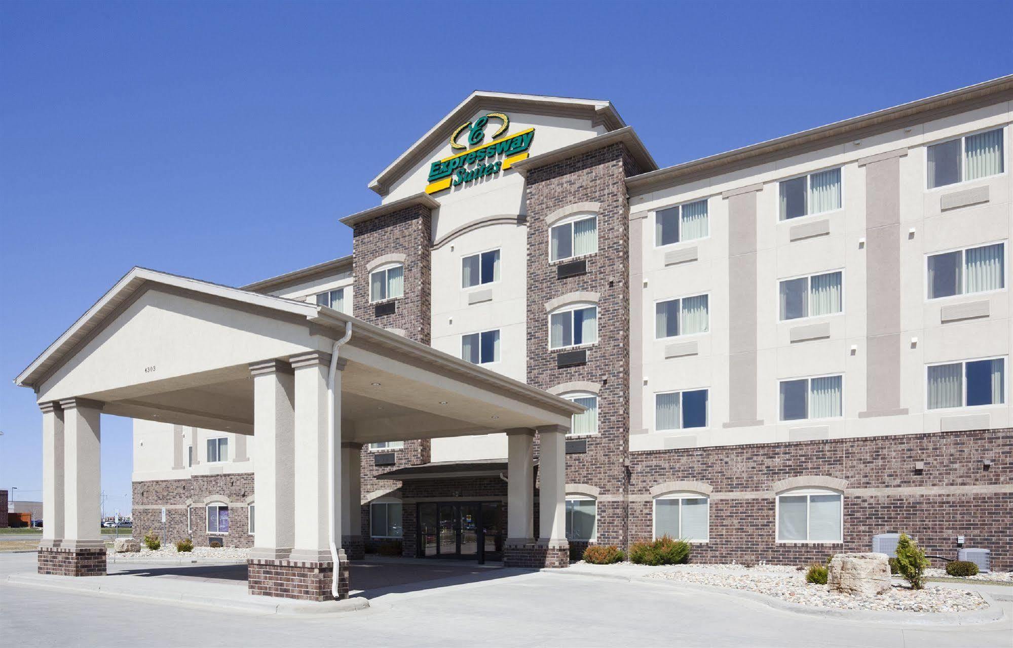 Expressway Suites Fargo Extérieur photo
