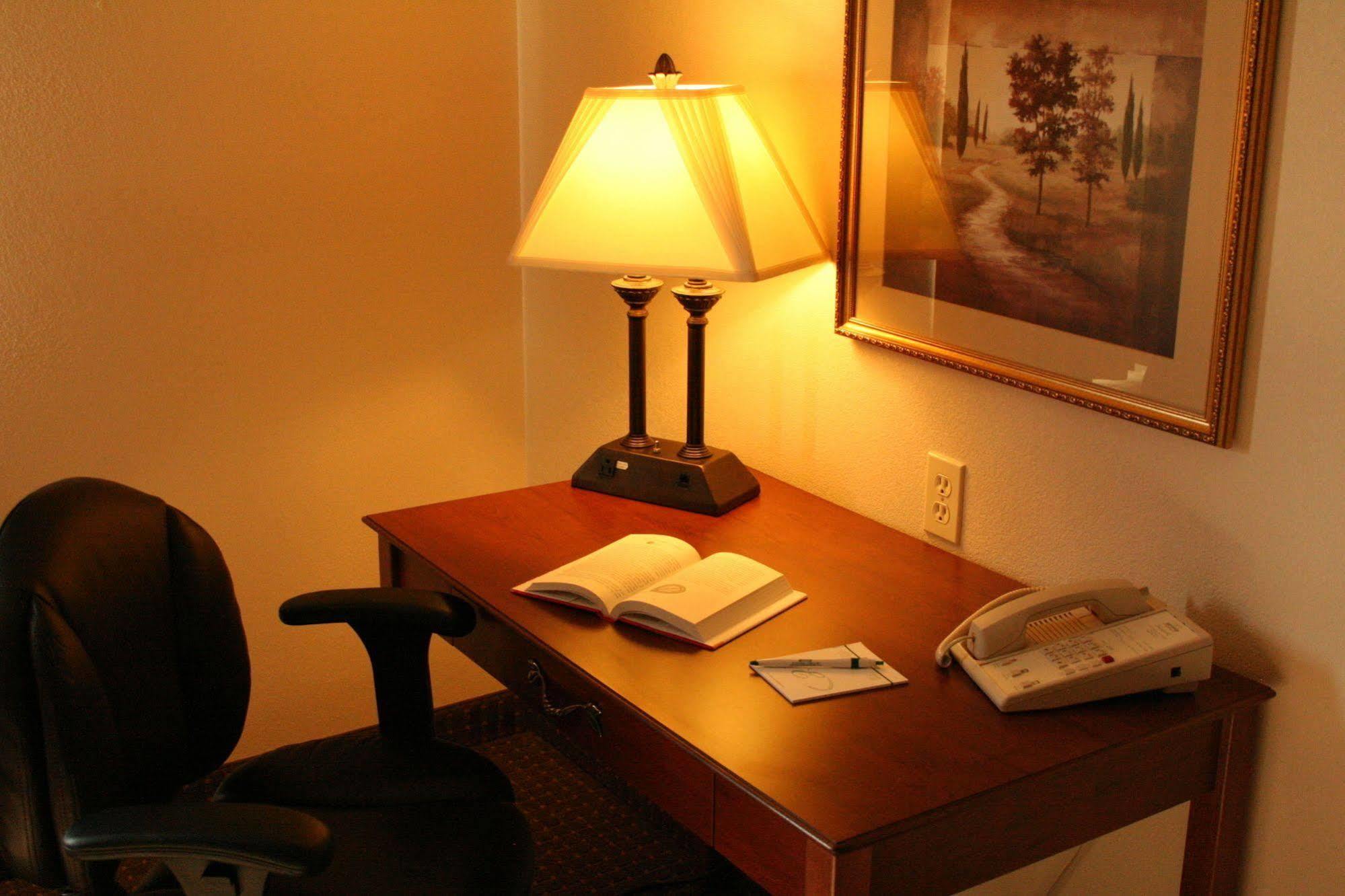 Expressway Suites Fargo Extérieur photo