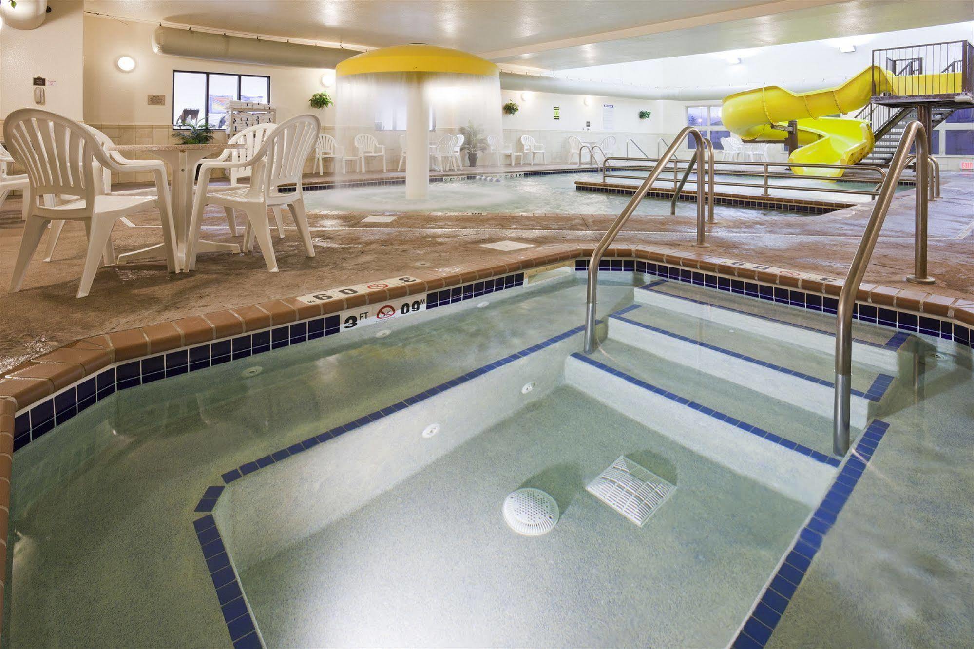 Expressway Suites Fargo Extérieur photo